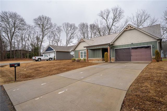 72 South Main Street, Maysville, GA 30558