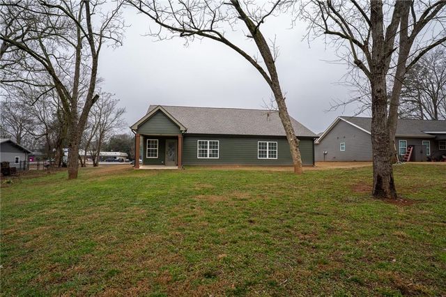 72 South Main Street, Maysville, GA 30558