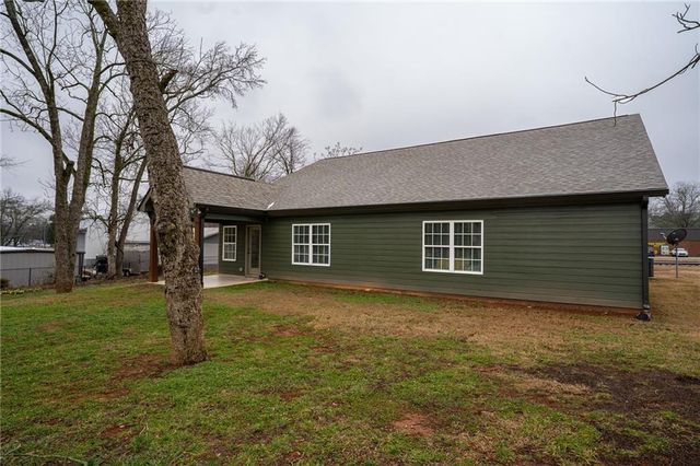 72 South Main Street, Maysville, GA 30558