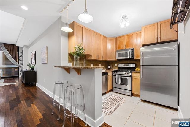 159 2nd Street 403, Jersey City, NJ 07302