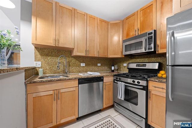 159 2nd Street 403, Jersey City, NJ 07302