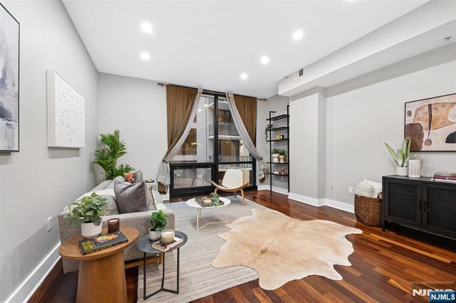 159 2nd Street 403, Jersey City, NJ 07302