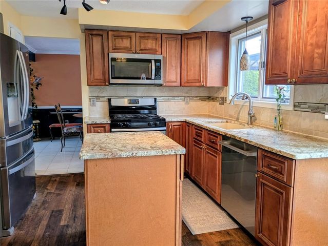 78 Old Well Road, Greece, NY 14626