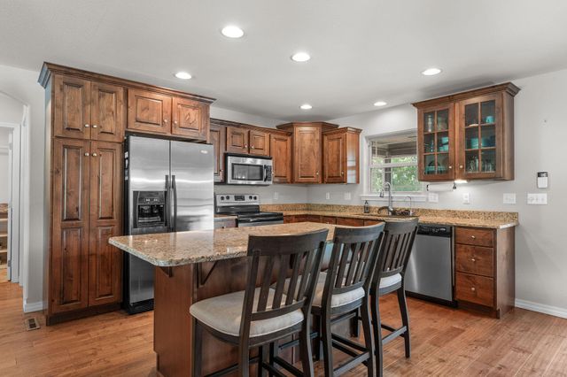 451 Uniqueville Lane, Lampe, MO 65681
