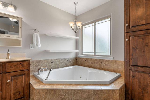 451 Uniqueville Lane, Lampe, MO 65681