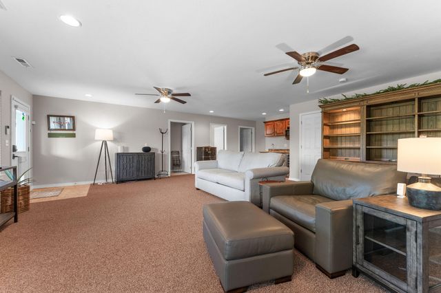 451 Uniqueville Lane, Lampe, MO 65681
