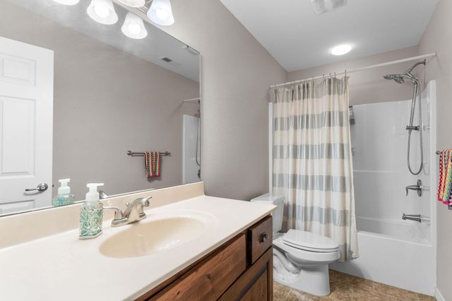 451 Uniqueville Lane, Lampe, MO 65681