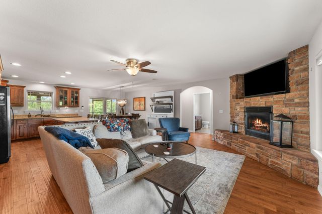 451 Uniqueville Lane, Lampe, MO 65681