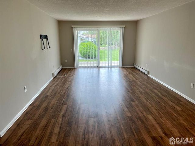 117-B Ironwood Plaza 117B, Monroe, NJ 08831