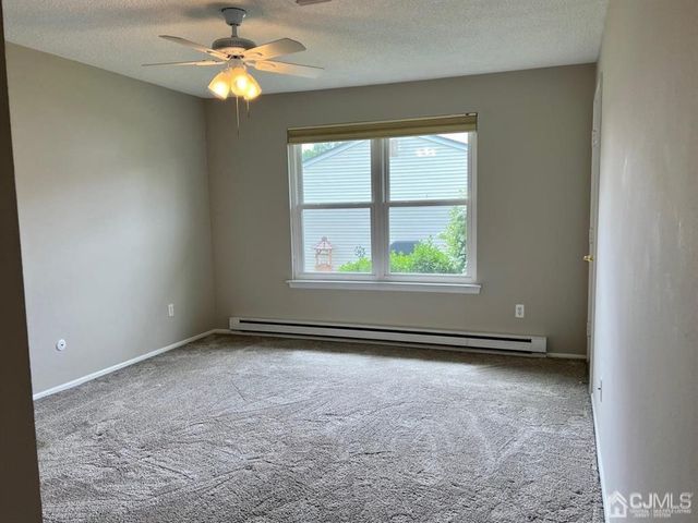 117-B Ironwood Plaza 117B, Monroe, NJ 08831