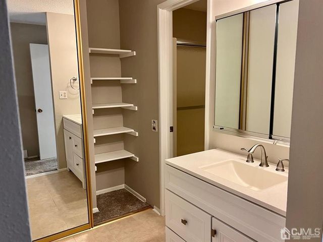 117-B Ironwood Plaza 117B, Monroe, NJ 08831