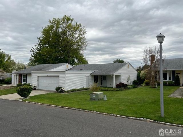 117-B Ironwood Plaza 117B, Monroe, NJ 08831