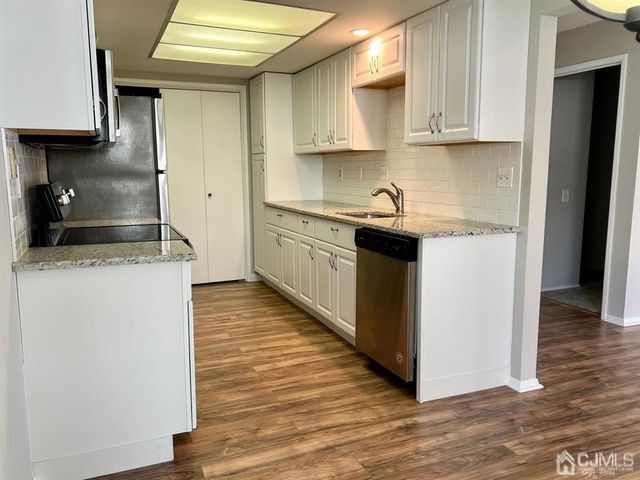 117-B Ironwood Plaza 117B, Monroe, NJ 08831