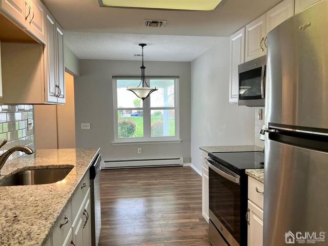 117-B Ironwood Plaza 117B, Monroe, NJ 08831