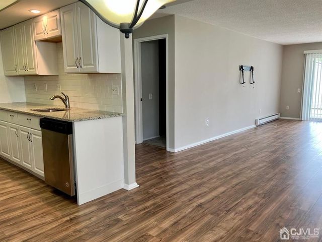 117-B Ironwood Plaza 117B, Monroe, NJ 08831