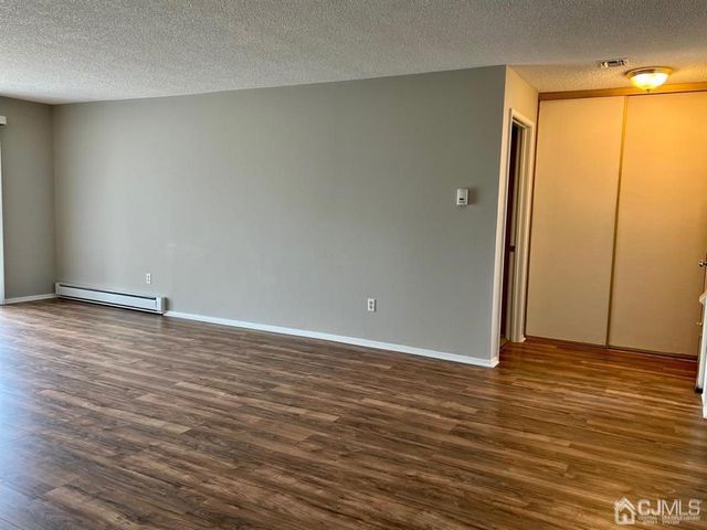 117-B Ironwood Plaza 117B, Monroe, NJ 08831