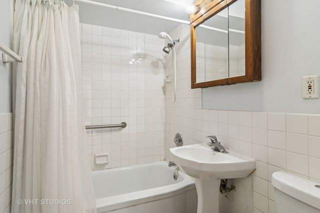 1019 Rockland Road, Lake Bluff, IL 60044