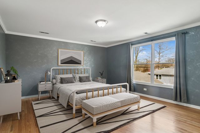 1019 Rockland Road, Lake Bluff, IL 60044