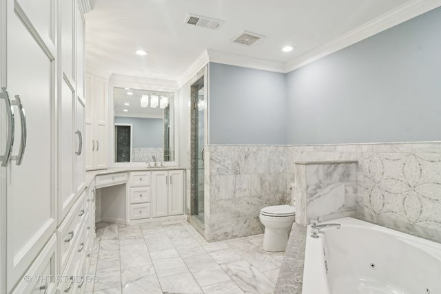 1019 Rockland Road, Lake Bluff, IL 60044