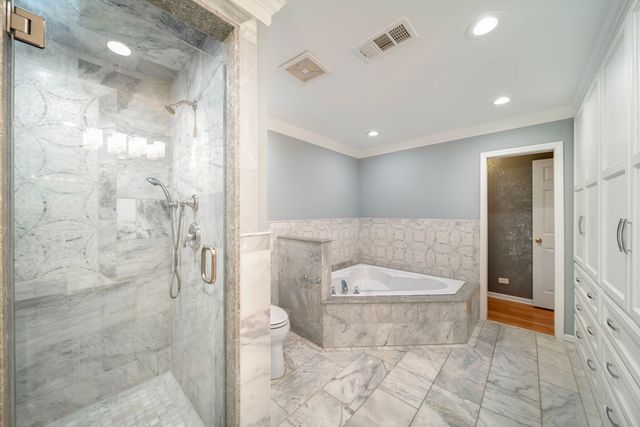 1019 Rockland Road, Lake Bluff, IL 60044