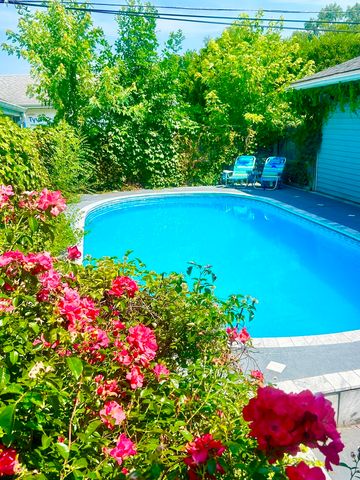 1019 Rockland Road, Lake Bluff, IL 60044