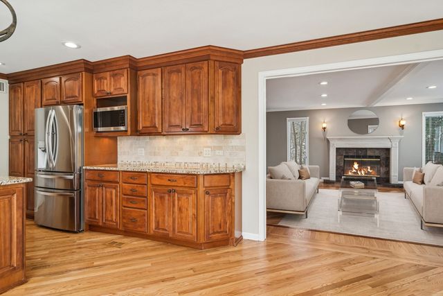 1019 Rockland Road, Lake Bluff, IL 60044