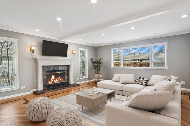 1019 Rockland Road, Lake Bluff, IL 60044