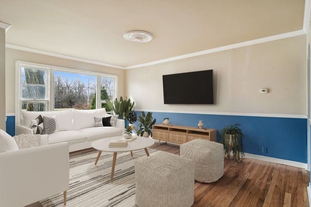 1019 Rockland Road, Lake Bluff, IL 60044