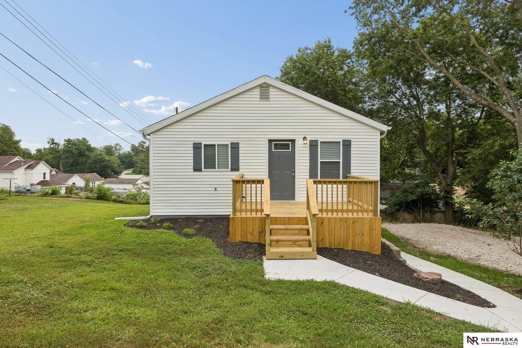 445 S 4th Street, Plattsmouth, NE 68048
