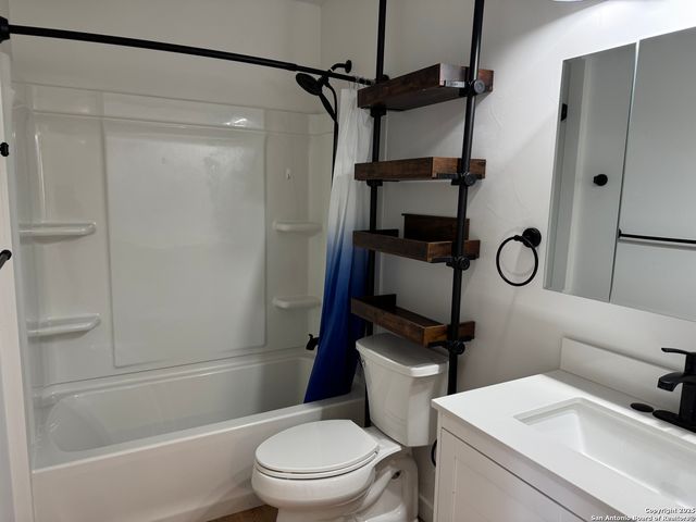 103 Amber, Comfort, TX 78013