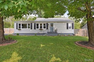 132 Edgeworth Avenue, Maryland Heights, MO 63043