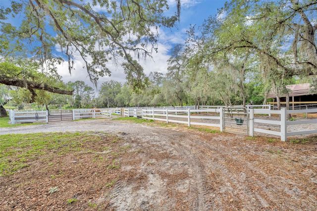 3287 N COUNTY ROAD 426, Geneva, FL 32732
