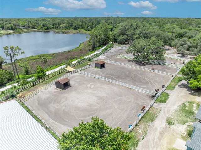 3287 N COUNTY ROAD 426, Geneva, FL 32732