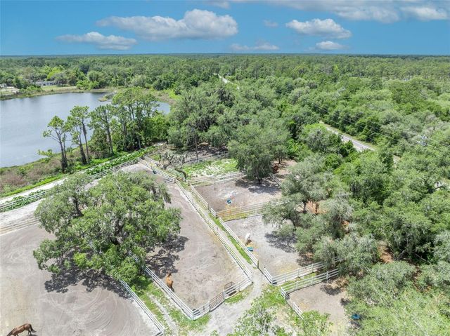 3287 N COUNTY ROAD 426, Geneva, FL 32732