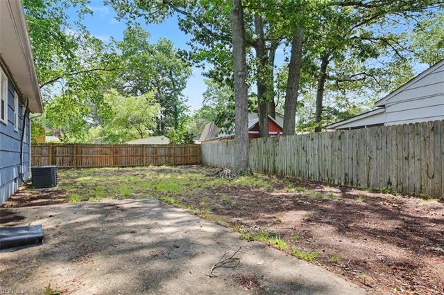 207 Robinson DR, Newport News, VA 23601