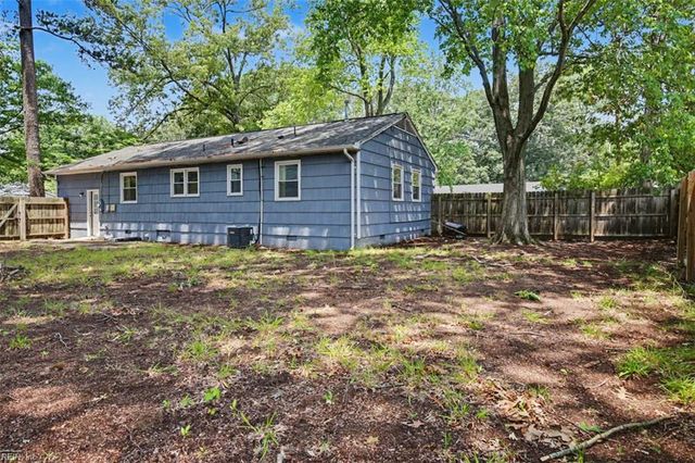 207 Robinson DR, Newport News, VA 23601