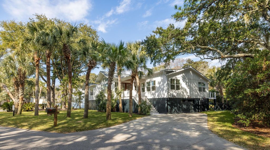 Image 101 of property listing at 257 Forest Trail, Isle Of Palms, SC 29451