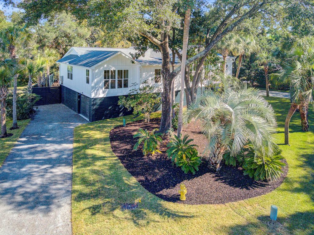 Image 14 of property listing at 257 Forest Trail, Isle Of Palms, SC 29451