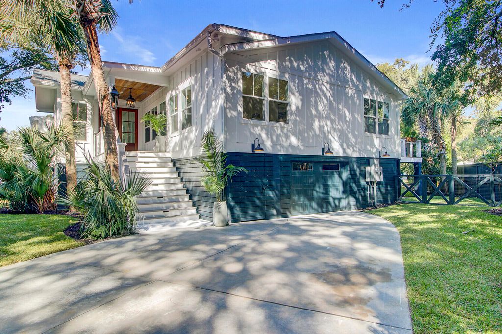 Image 15 of property listing at 257 Forest Trail, Isle Of Palms, SC 29451