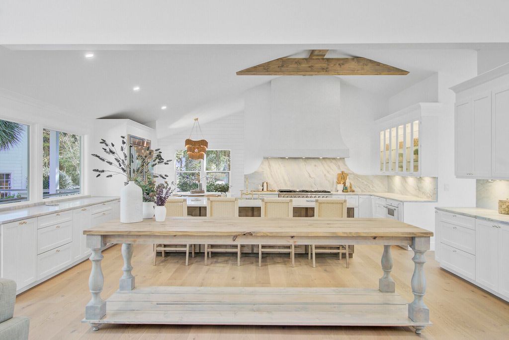 Image 23 of property listing at 257 Forest Trail, Isle Of Palms, SC 29451