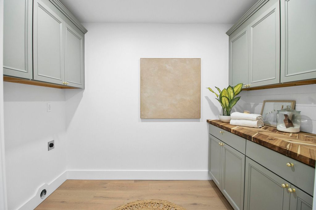 Image 78 of property listing at 257 Forest Trail, Isle Of Palms, SC 29451