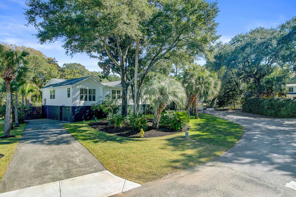 Image 91 of property listing at 257 Forest Trail, Isle Of Palms, SC 29451
