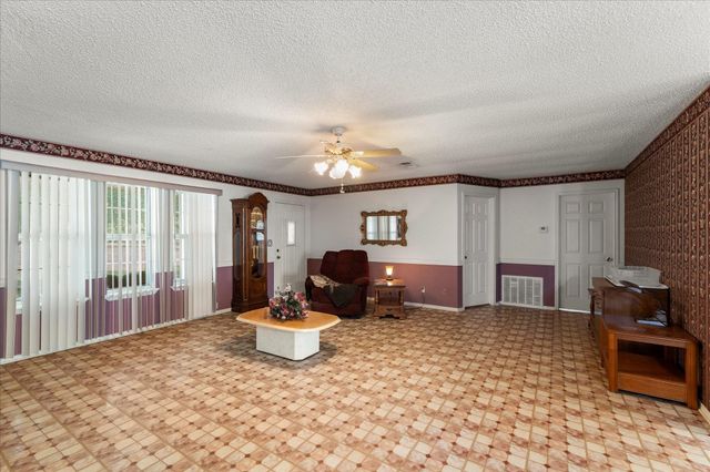 84 Reynolds Lane, Mount Vernon, TX 75457