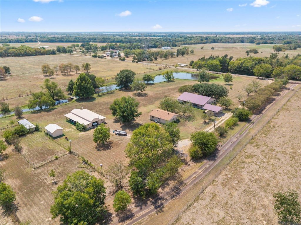 84 Reynolds Lane, Mount Vernon, TX 75457