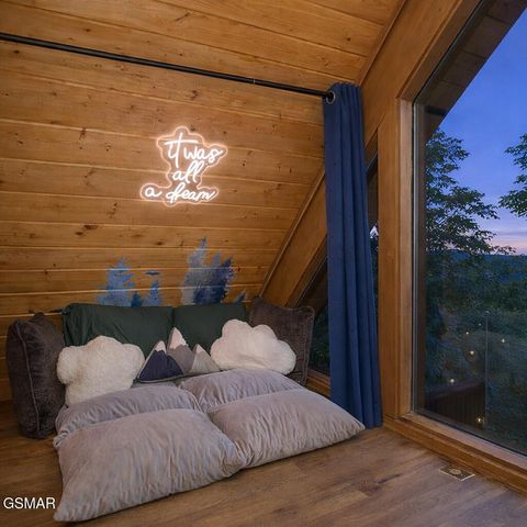 531 Gatlin Drive, Gatlinburg, TN 37738