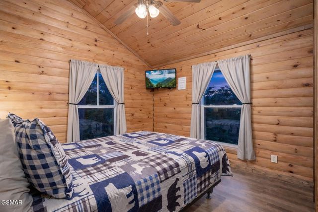 531 Gatlin Drive, Gatlinburg, TN 37738