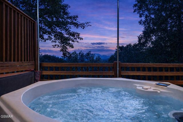 531 Gatlin Drive, Gatlinburg, TN 37738