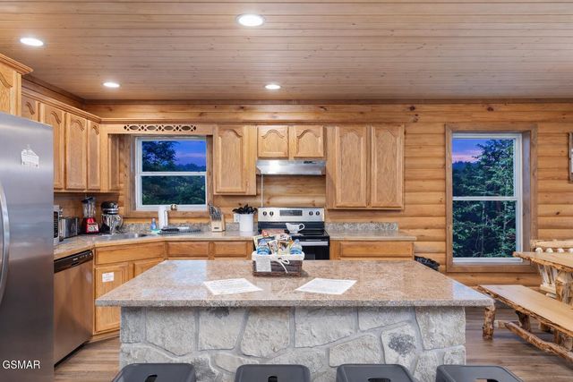 531 Gatlin Drive, Gatlinburg, TN 37738