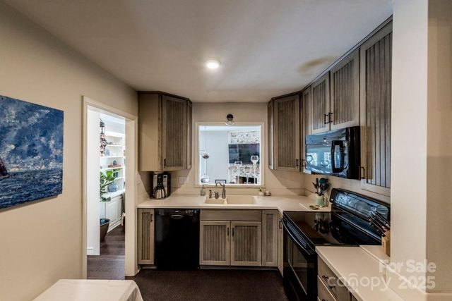 520 N Poplar Street I, Charlotte, NC 28202