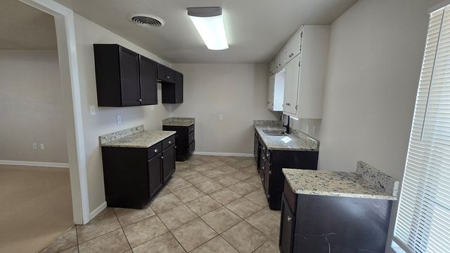 5403 McKnight Dr, Odessa, TX 79762